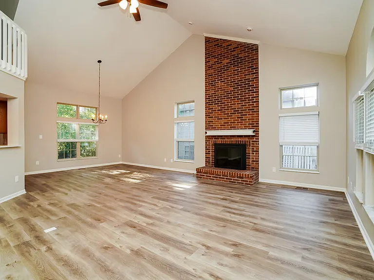 1635 Saffron Dr — Photo 6