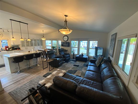 5th image of 999 Burnaby Ave #45
