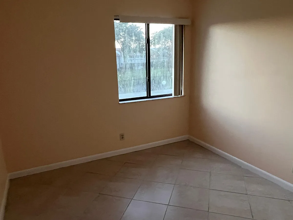 Building Photo - 1581 Woodbridge Lakes Cir