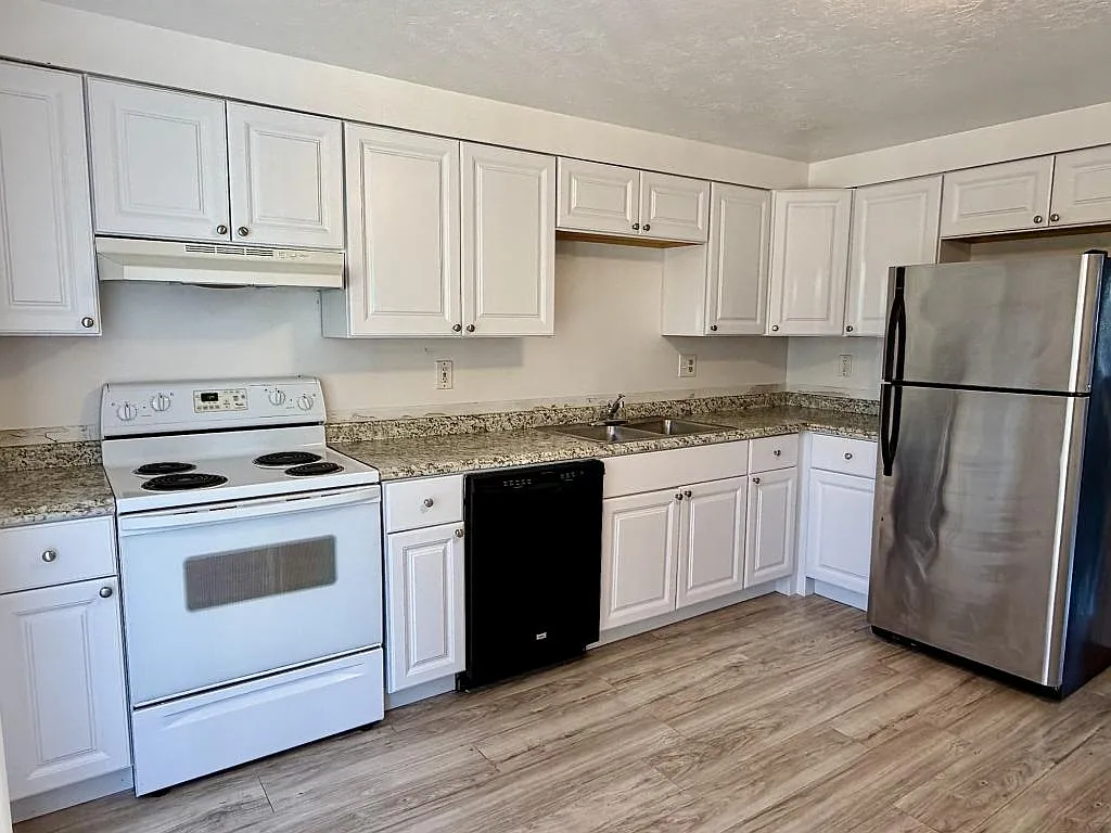 1351 Paul St — Photo 1