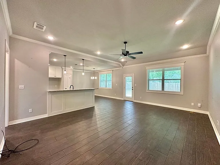 109 Rose Row Ln — Photo 3