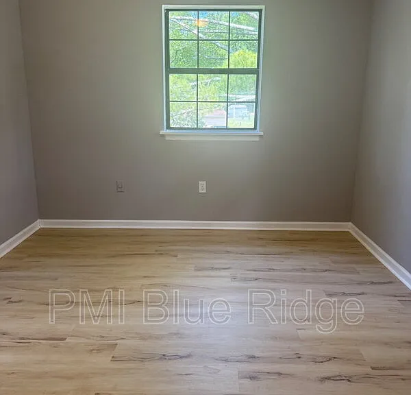 2020 Somerset Dr #4 — Photo 8