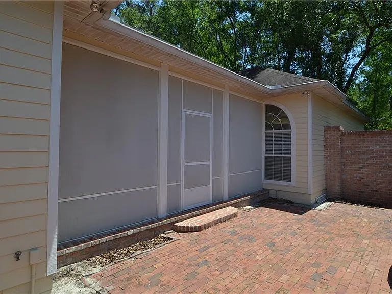 79 NW 48th Blvd — Photo 26