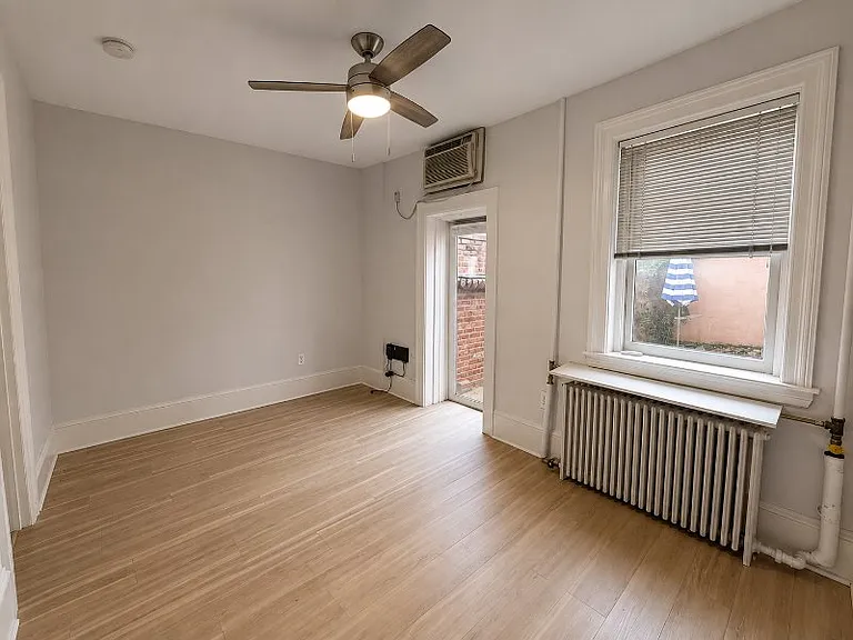 635 G St SE #B — Photo 6