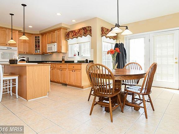 3rd image of 3325 Fox Valley Dr