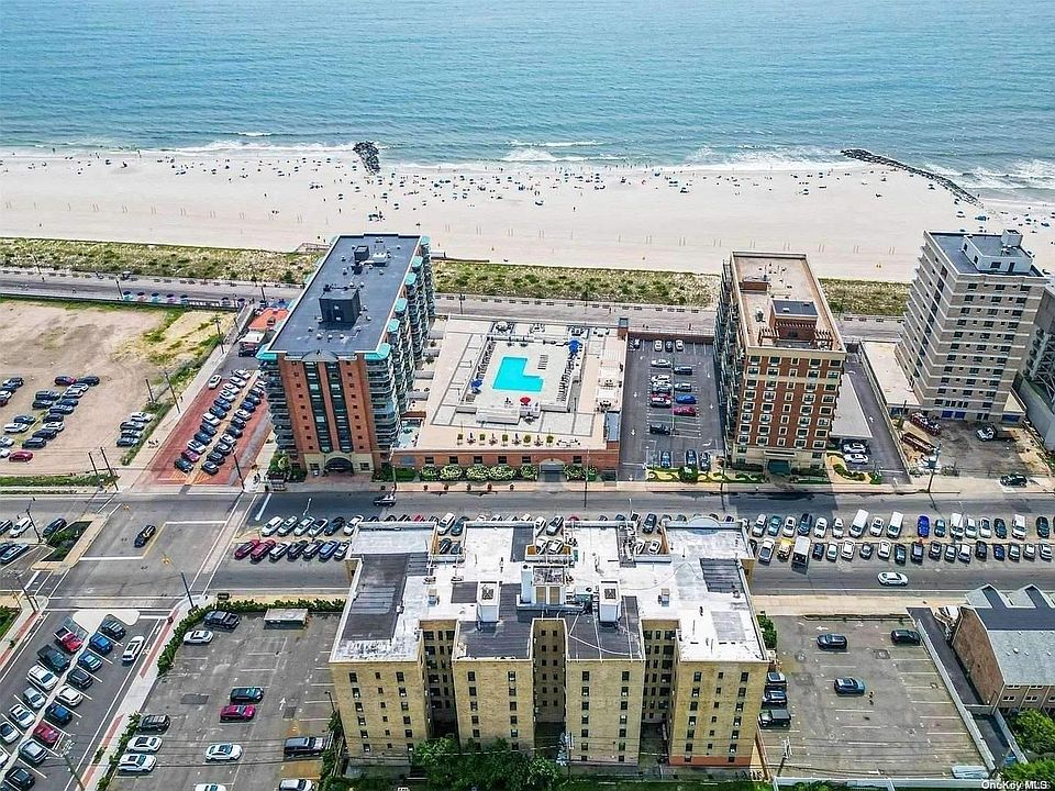 1st image of 25 W Broadway #215