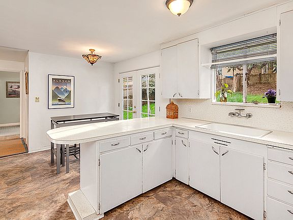 5th image of 17009 10th Ave NE