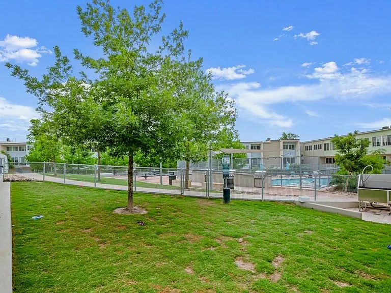 604 N Bluff Dr #115 — Photo 39
