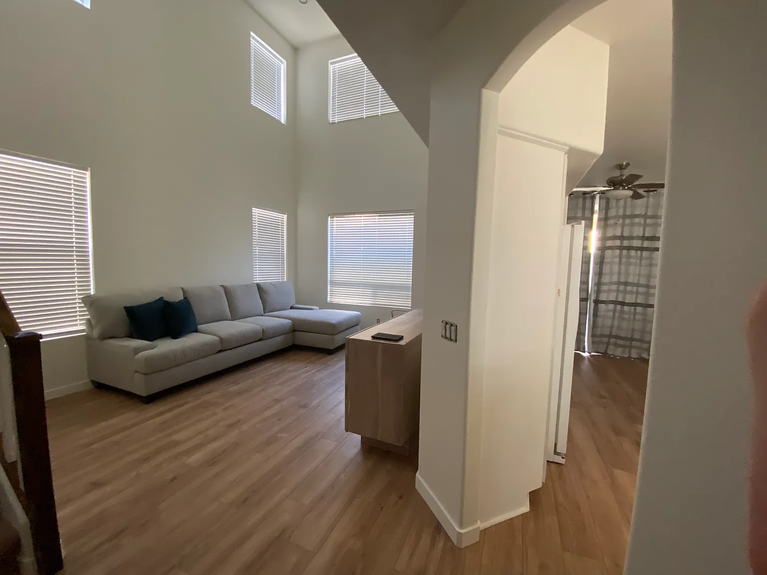 3 bed, 2.5 bath, 1409 sqft, $2,300 — Photo 4
