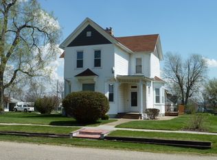 112 N 1st St, Hartsburg, IL 62643