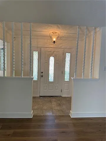 3 bed, 2.0 bath, 2020 sqft, $2,400 — Photo 4