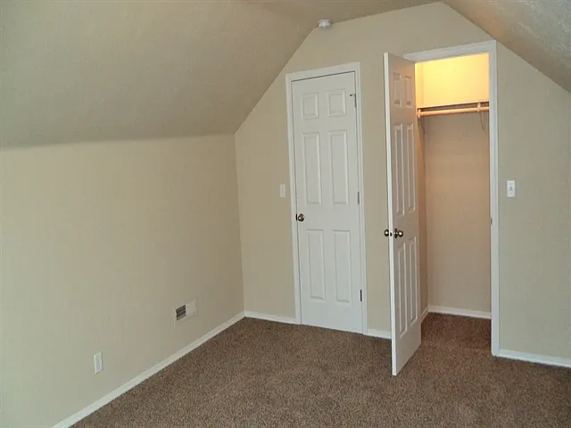 1439 W Crenshaw St — Photo 17