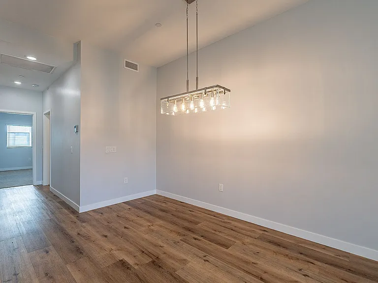 1645 E Cheery Lynn Rd — Photo 26