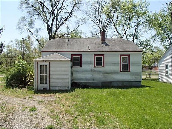 4th image of 130 Fox Ave