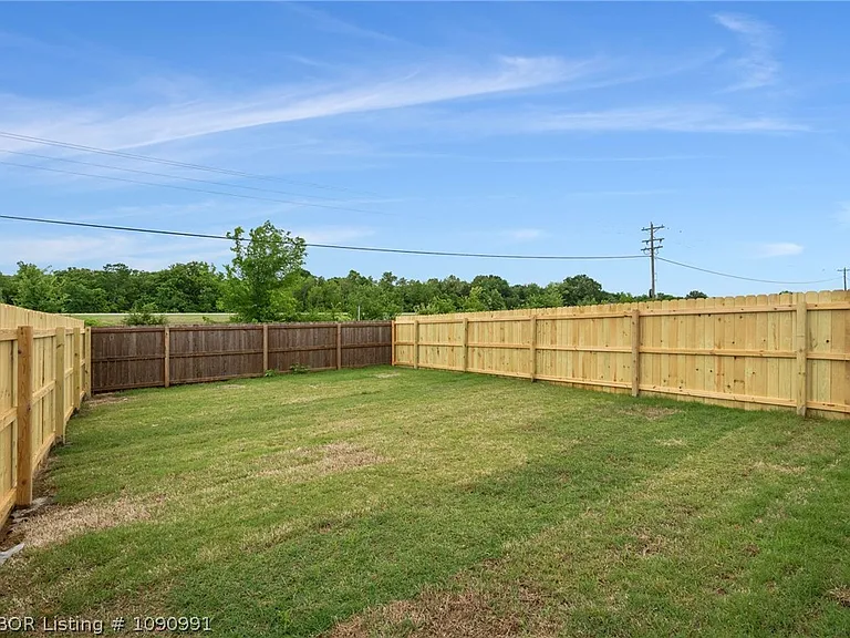 10415 A & B Preston Ct — Photo 21