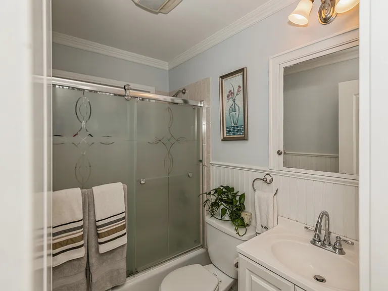 38 Parkway Dr — Photo 8