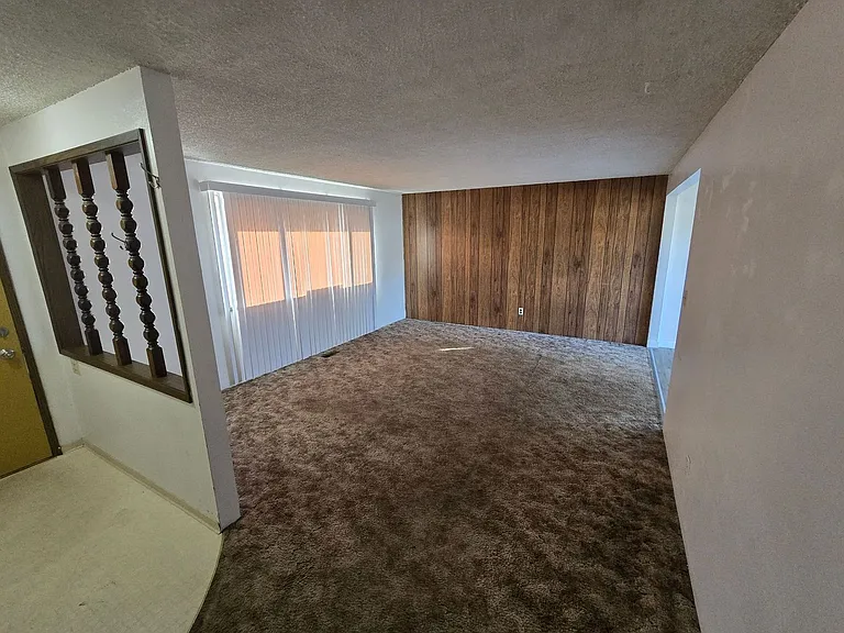 3400 Coronado Way — Photo 2