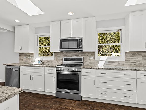 3rd image of 2904 Summit Ave