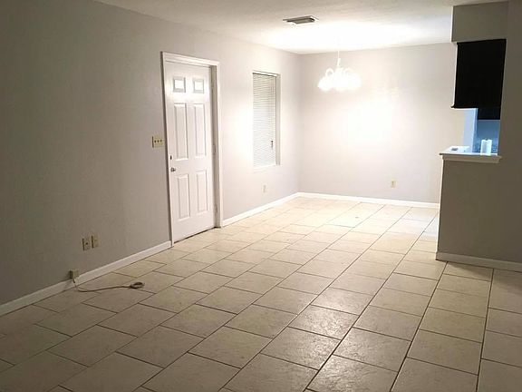 3rd image of 4732 Bellview Ave #D