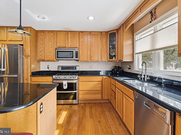 3rd image of 1005 Saint Margarets Dr