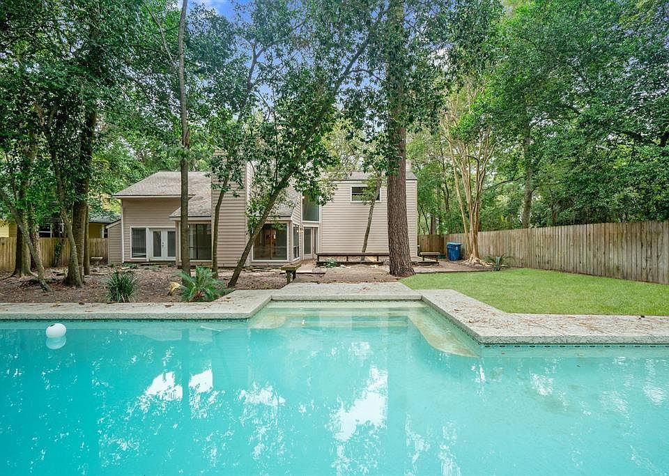 2nd image of 414 Brook Hollow Dr