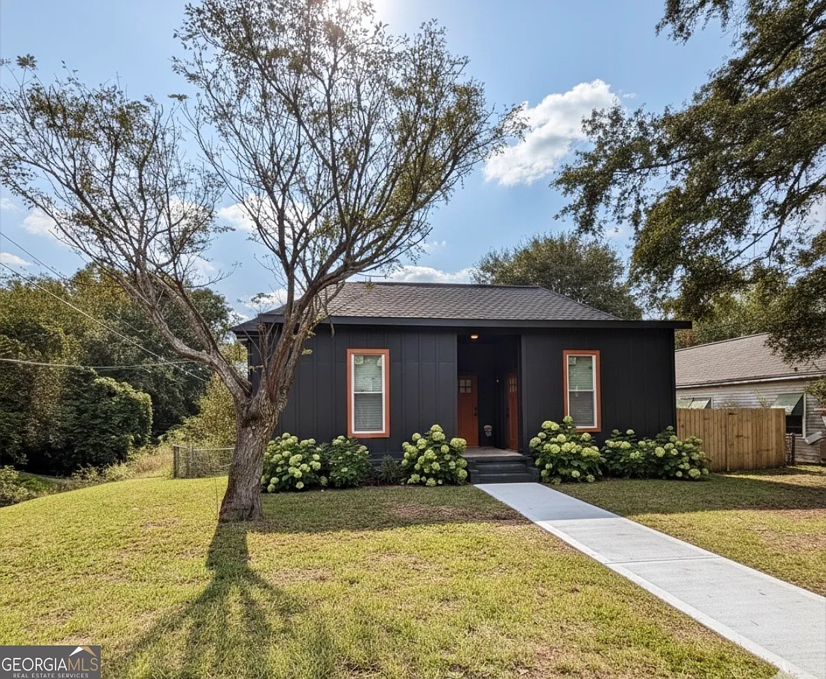 808 Center St photo 1