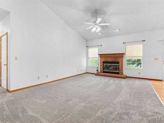 3rd image of 958 Holyoke Dr