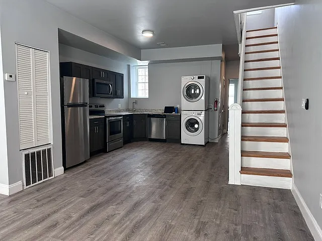 3 bed, 1100 sqft, $1,700 — Photo 2