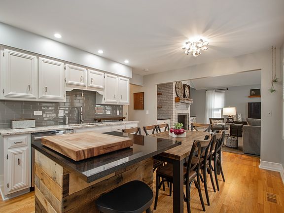 4th image of 1043 S Ashland Ave
