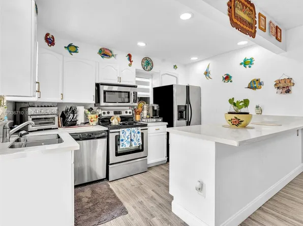 3483 SW 52nd Ave, Pembroke Park, FL 33023