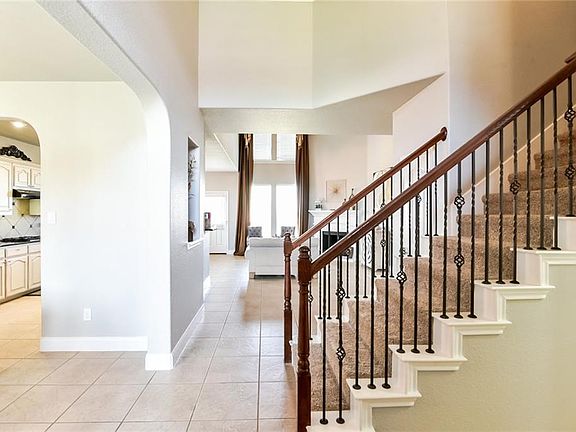 5th image of 3057 San Fernando Dr