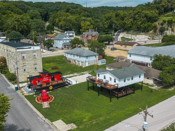 406 E Water St, Grafton, IL 62037