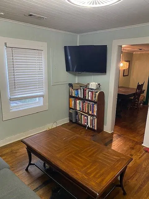 2 bed, 1039 sqft, $1,900 — Photo 2