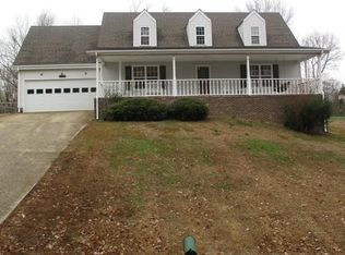 1320 E Blythe St, Paris, TN 38242