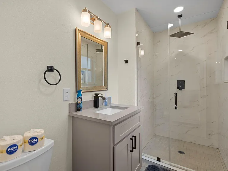 2402 Chimney Rock Rd — Photo 26