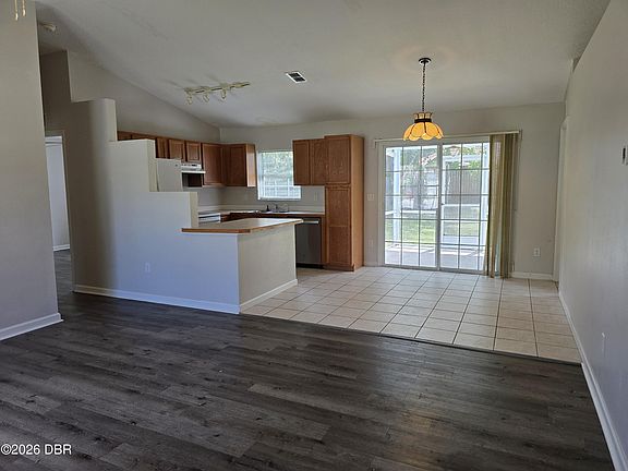4th image of 12 Pickcane Ln