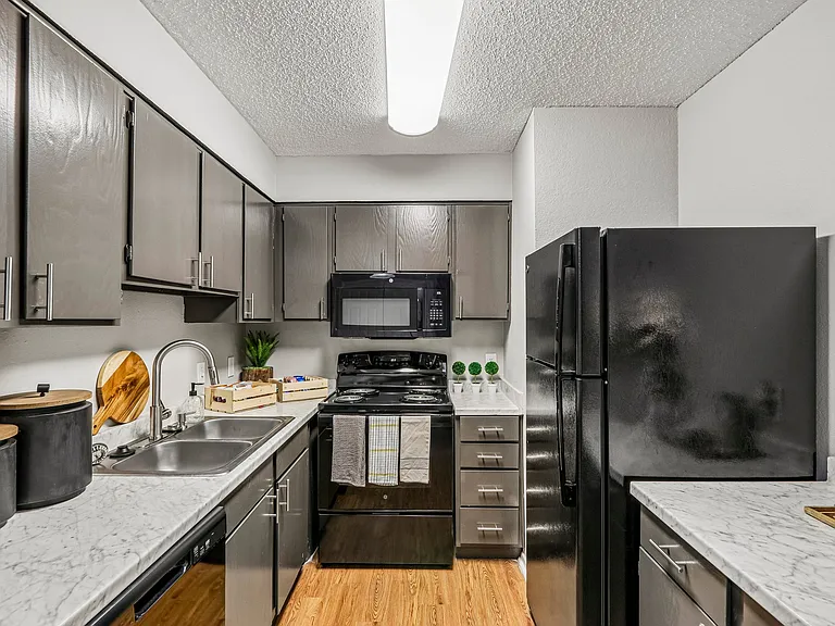 Heritage Hill Apartments — Photo 1