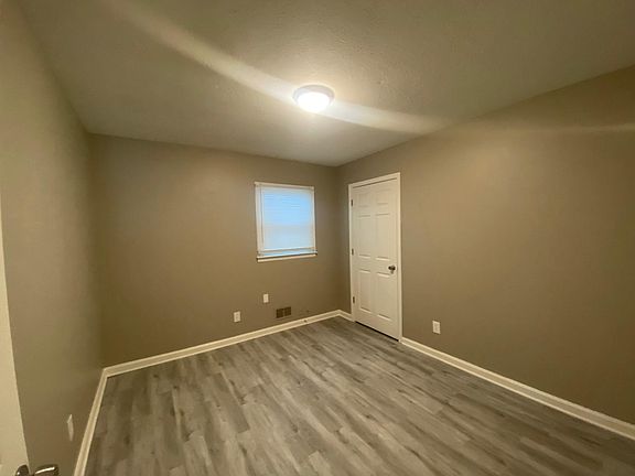 4th image of 1030 Lincoln Ave