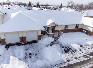 206 Oak Leaf Point, Ottawa, ON K0A2Z0