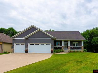128 Joshua Ct, Mankato, MN 56001