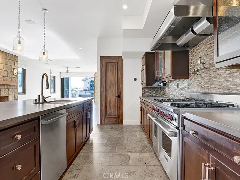 243 Poppy Ave — Photo 14