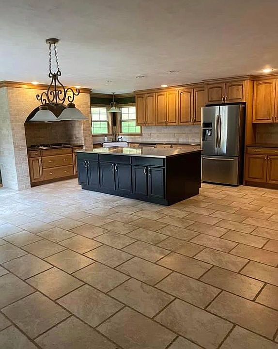 1st image of 541 Toms Ln