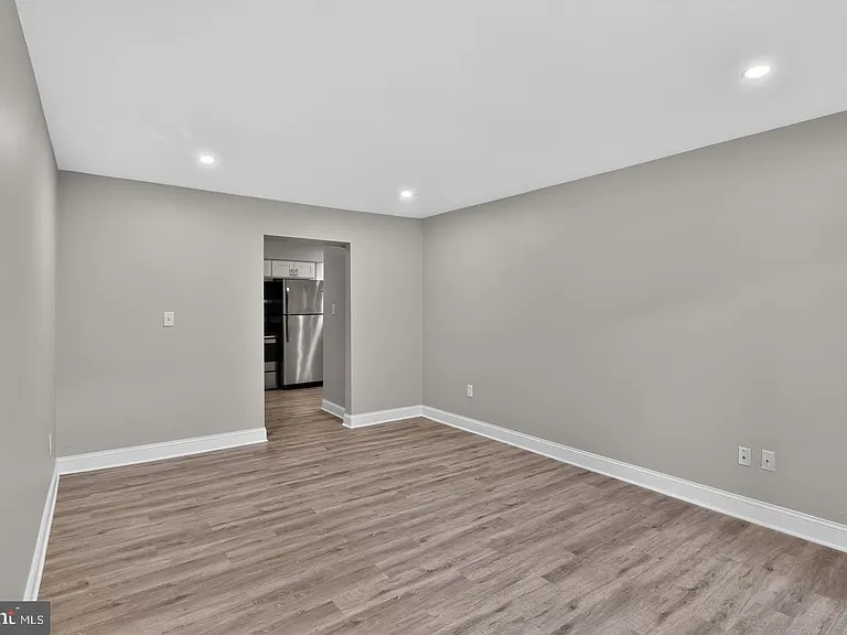 1807 Silver Ct — Photo 25