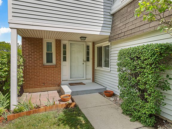 2nd image of 120 Leslie Ln