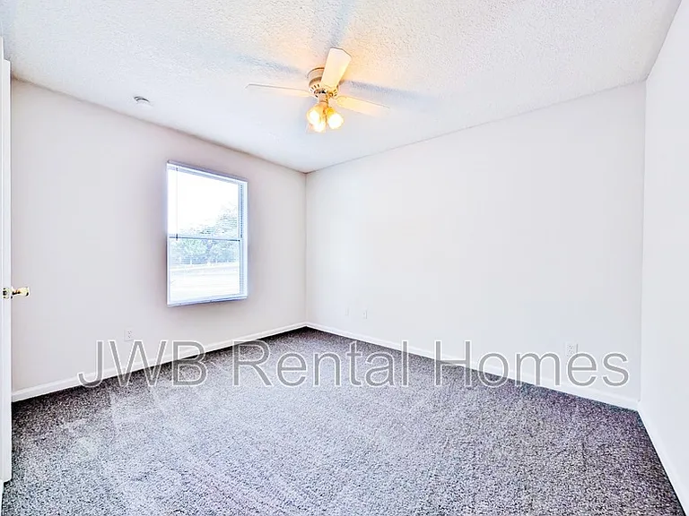 488 Arlington Rd — Photo 10