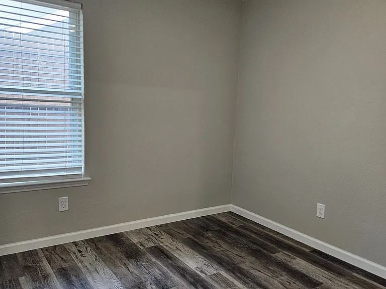 9431 Jill Ln — Photo 10