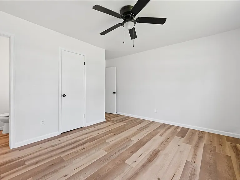 1224 S Broadway St — Photo 12