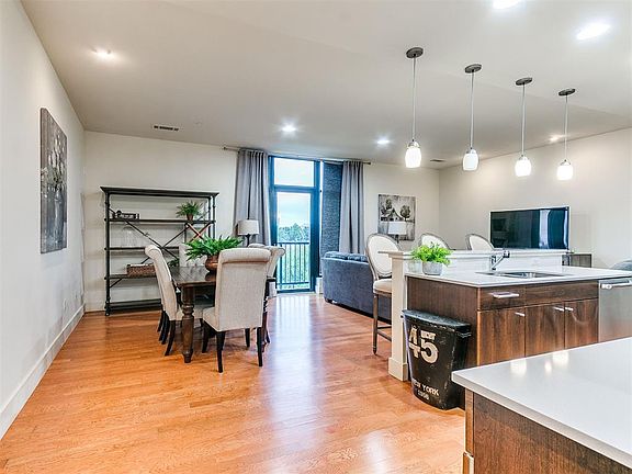 5th image of 241 NE 4th St APT 3