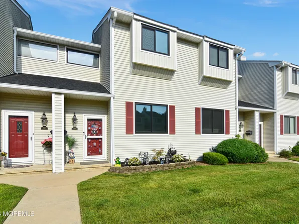 564 Clubhouse Drive, Middletown, NJ 07748