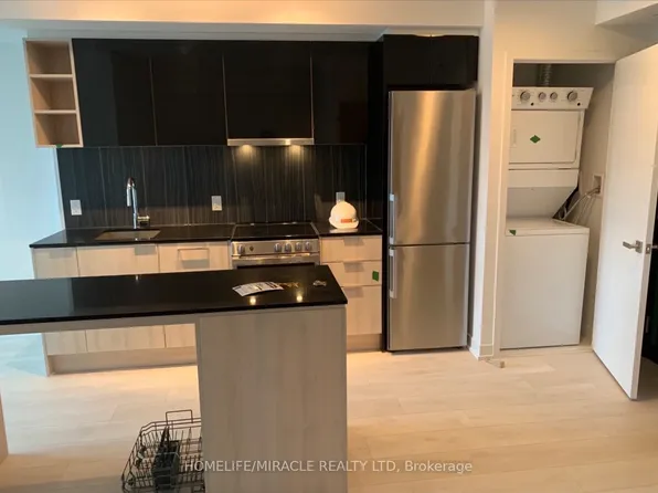 31 Tippett Rd #335, Toronto, ON M3H 0C8